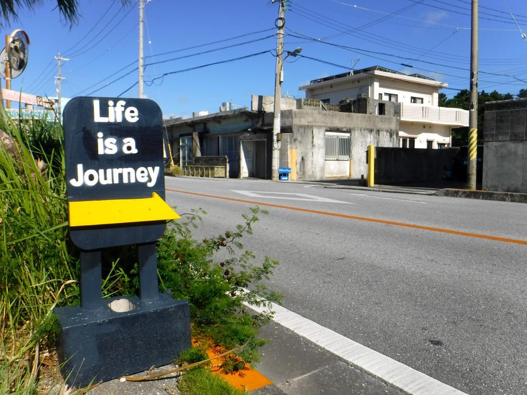 Hôtel Life Is A Journey à Yomitan Extérieur photo