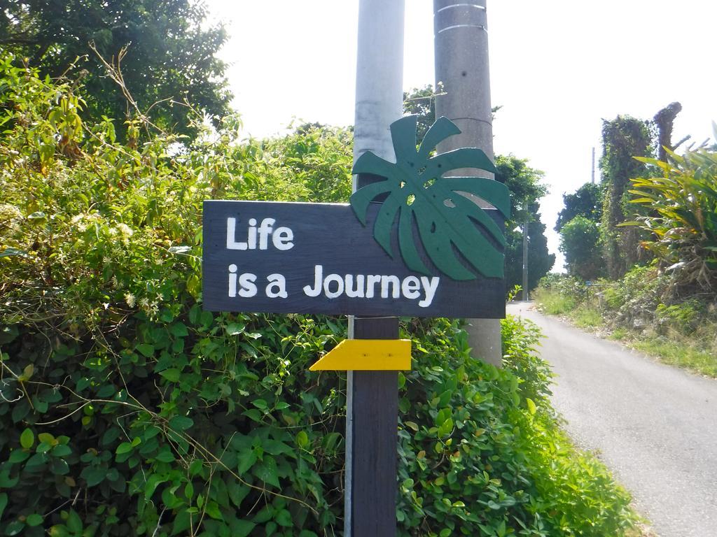 Hôtel Life Is A Journey à Yomitan Extérieur photo